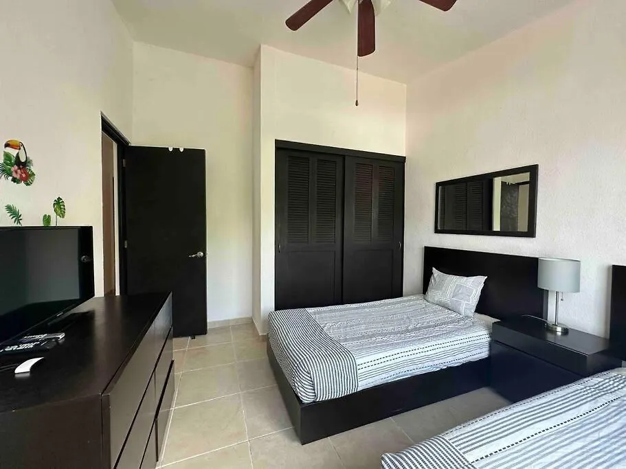 G302 - Perfectly Located Penthouse With Heated Pool! Apartment Playa del Carmen