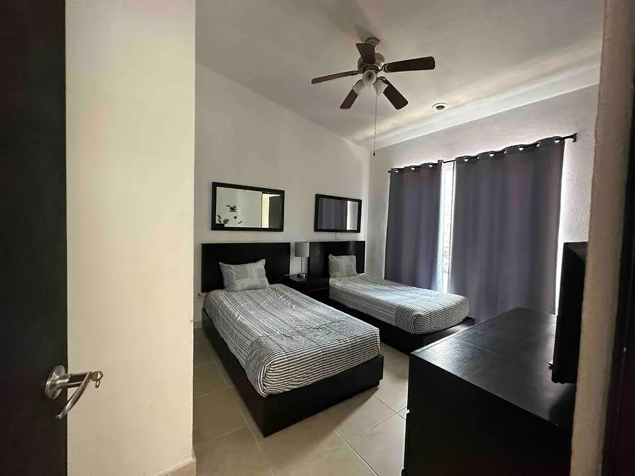 G302 - Perfectly Located Penthouse With Heated Pool! Apartment Playa del Carmen 0*,  Mexico